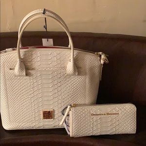 Dooney& Bourke Bundle